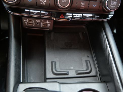 Used 2021 Dodge Durango R/T w/ Technology Group AWD/4WD image 31