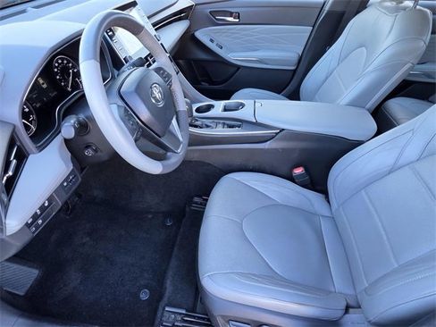 Used 2019 Toyota Avalon Limited image 6