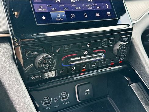 Used 2023 Jeep Grand Cherokee Altitude image 15