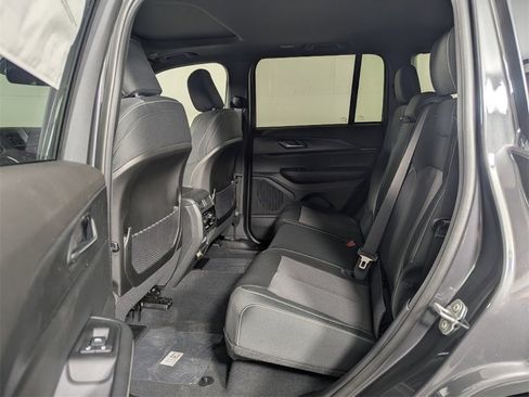 New 2025 Jeep Grand Cherokee Laredo w/ Luxury Tech Group I image 26