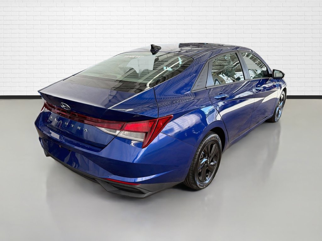 Used 2022 Hyundai Elantra SEL w/ Preferred Accessory Package FWD image 9