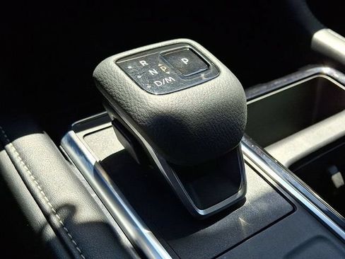 Used 2023 Nissan Pathfinder SL AWD/4WD image 16