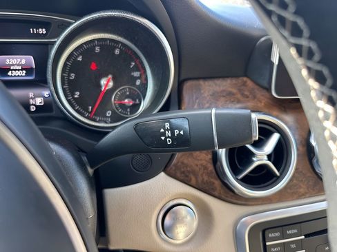 Used 2020 Mercedes-Benz GLA 250 4MATIC w/ Premium Package image 17