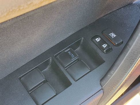 Used 2016 Toyota Corolla LE FWD image 13