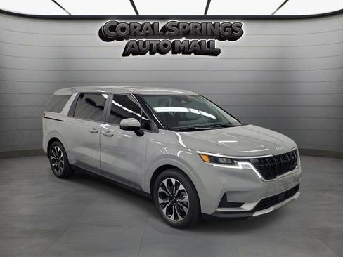 Used 2024 Kia Carnival EX FWD image 1