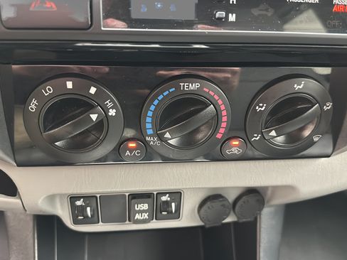 Used 2013 Toyota Tacoma 4x4 Double Cab w/ Limited Pkg image 25
