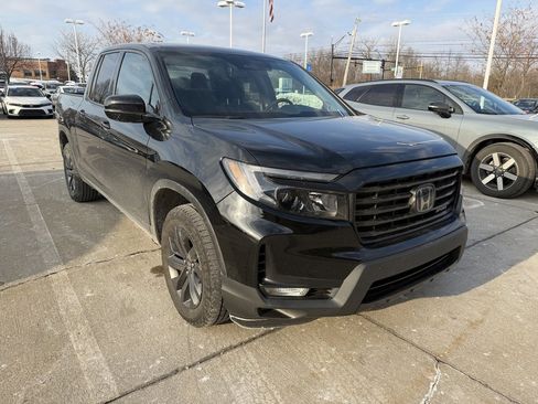 Used 2023 Honda Ridgeline Sport image 2