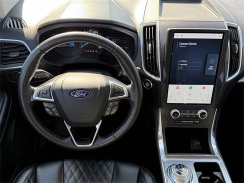 Used 2024 Ford Edge Titanium image 10