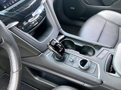 Used 2025 Cadillac XT6 Premium Luxury image 14