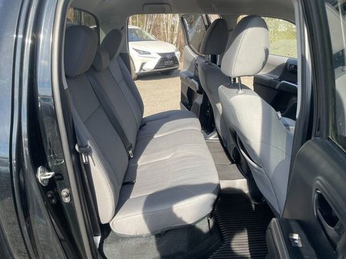 Used 2018 Toyota Tacoma SR5 AWD/4WD image 25