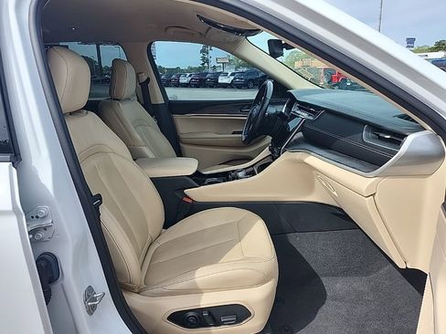 Certified 2021 Jeep Grand Cherokee L Limited AWD/4WD image 31