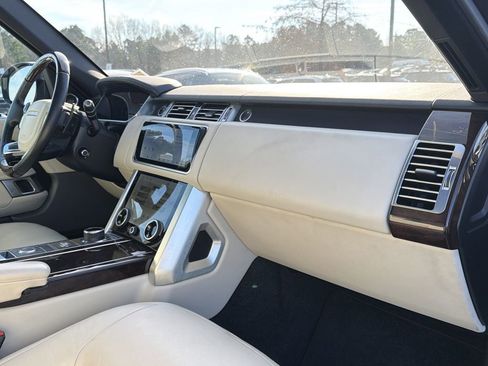 Used 2022 Land Rover Range Rover image 24