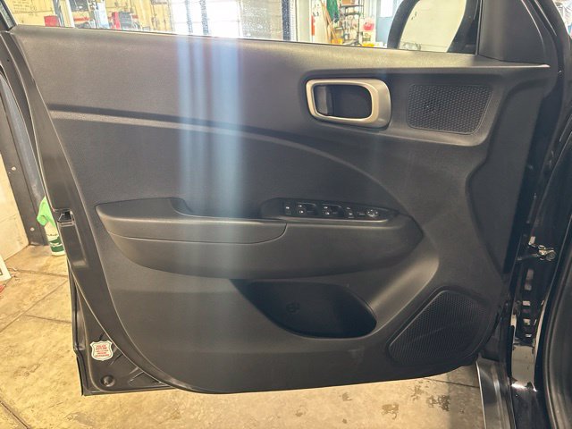 Used 2025 Hyundai Venue SEL FWD image 10