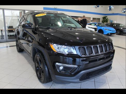 Used 2020 Jeep Compass Latitude AWD/4WD image 3