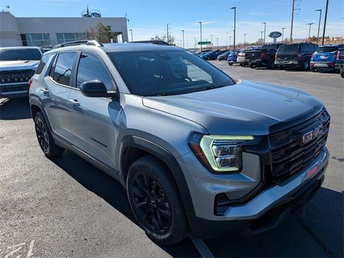 Used 2025 GMC Terrain Elevation w/ Elevation Premium Package image 8