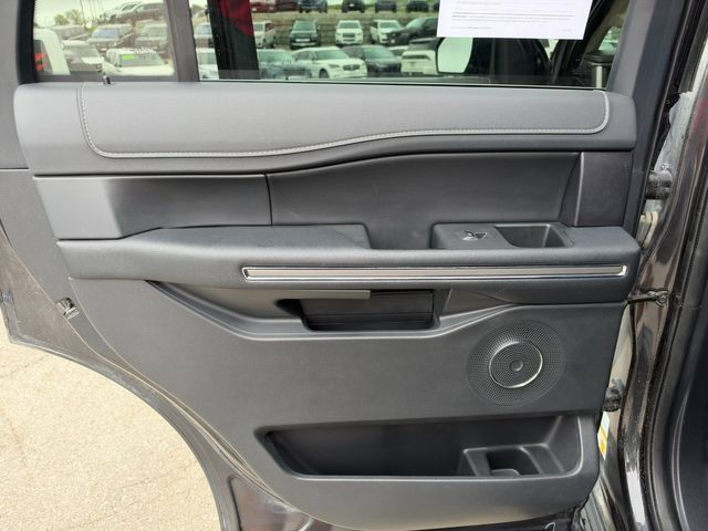 Used 2024 Ford Expedition XLT AWD/4WD image 18
