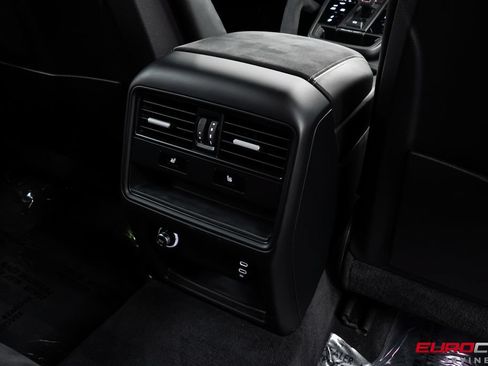 Used 2022 Porsche Cayenne Turbo GT AWD/4WD image 48