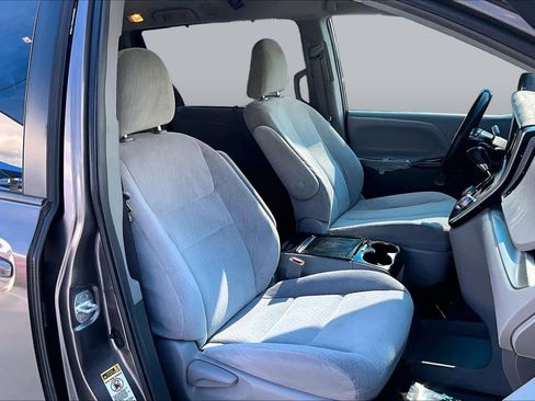 Used 2015 Toyota Sienna LE FWD image 9