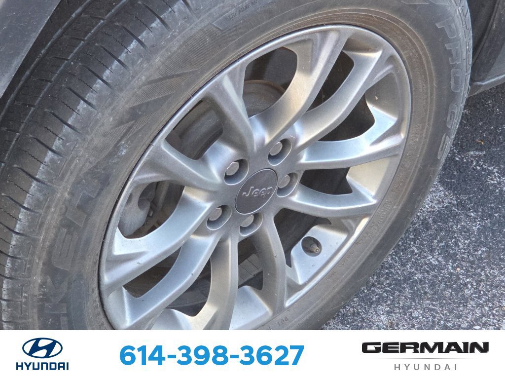 Used 2020 Jeep Cherokee Latitude Plus w/ Cold Weather Group AWD/4WD image 12