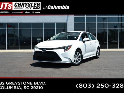 Used 2022 Toyota Corolla LE FWD image 1