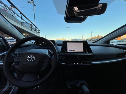 Used 2025 Toyota Prius LE image 34