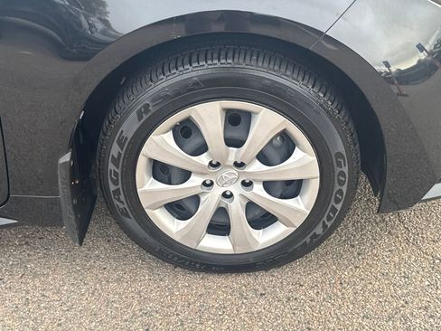 Used 2020 Toyota Corolla LE image 41