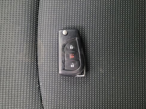 Used 2021 Toyota RAV4 LE FWD image 32