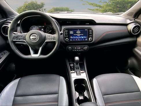 Used 2024 Nissan Kicks SR w/ SR Premium Package FWD image 7