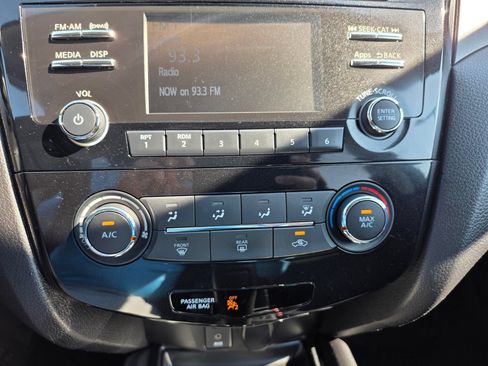 Used 2015 Nissan Rogue S AWD/4WD image 16