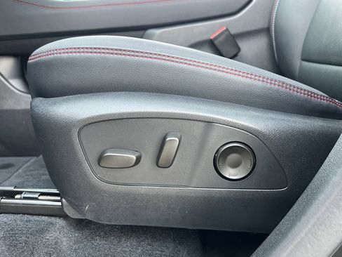 Used 2024 Chevrolet Traverse RS image 17