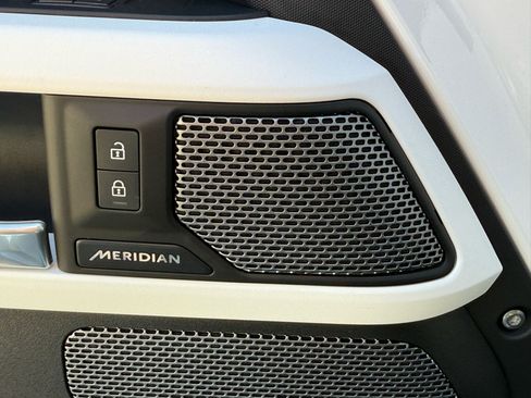 Used 2024 Land Rover Defender 110 S image 27