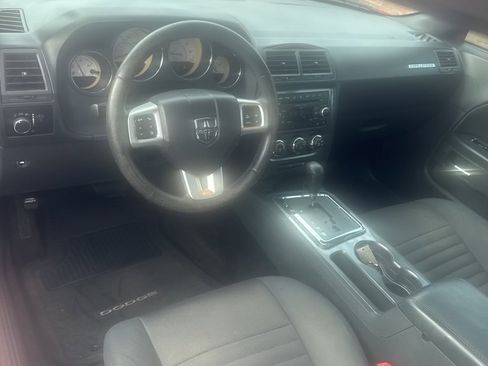 Used 2012 Dodge Challenger SXT image 6