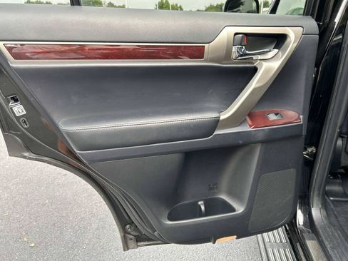 Used 2018 Lexus GX 460 Premium w/ Premium Package AWD/4WD image 10