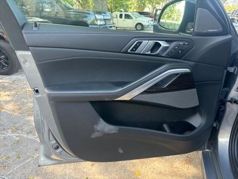 Used 2025 BMW X6 xDrive40i w/ Climate Comfort Package image 14