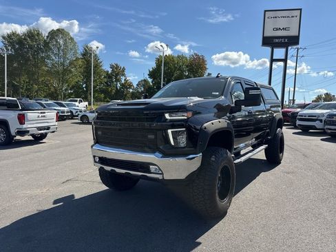 Used 2022 Chevrolet Silverado 2500 LTZ image 2