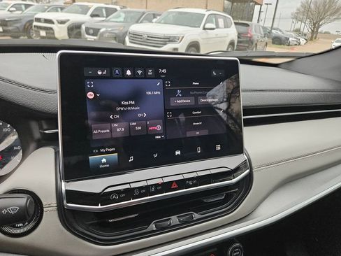 Used 2025 Jeep Compass Limited image 21