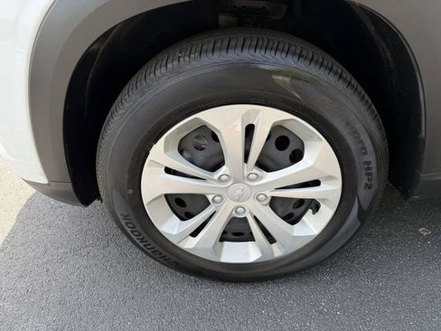 Used 2025 Chevrolet Trax LS FWD image 42