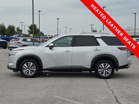 Used 2025 Nissan Pathfinder SL AWD/4WD image 3