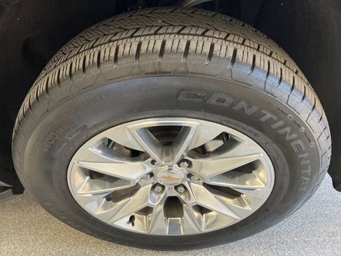 Used 2025 Chevrolet Suburban Premier AWD/4WD image 18