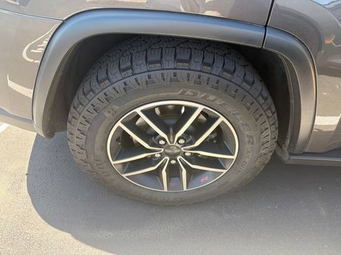 Used 2021 Jeep Grand Cherokee Trailhawk w/ Trailhawk Luxury Group AWD/4WD image 7