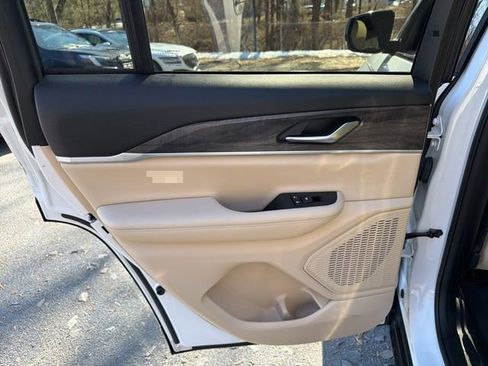 Used 2023 Jeep Grand Cherokee Limited image 16