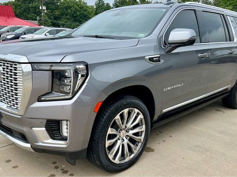Used 2021 GMC Yukon XL Denali w/ Denali Premium Package AWD/4WD image 3