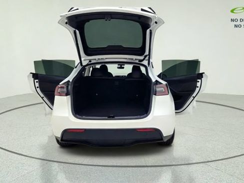 Used 2023 Tesla Model Y Performance AWD/4WD image 17