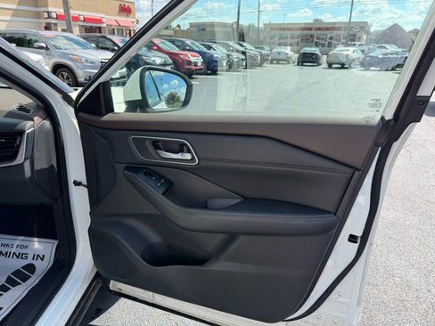 Used 2021 Nissan Rogue SV w/ Premium Package AWD/4WD image 17