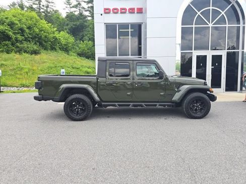 Used 2022 Jeep Gladiator Sport AWD/4WD image 7
