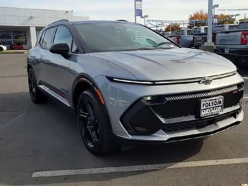 New 2026 Chevrolet Equinox EV RS image 2