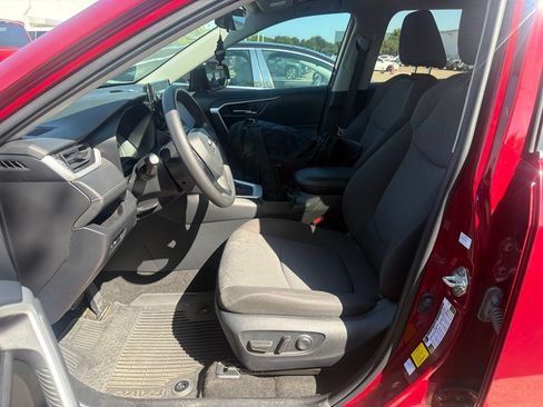Used 2022 Toyota RAV4 XLE FWD image 4