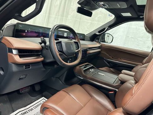 Used 2025 Lincoln Navigator L Reserve image 15