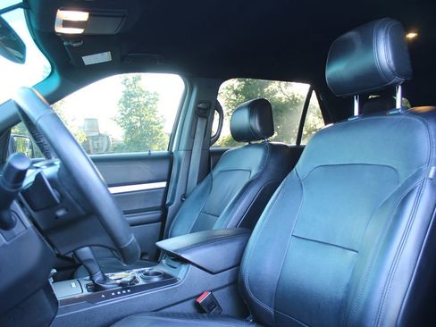 Used 2016 Ford Explorer XLT w/ Equipment Group 202A FWD image 13