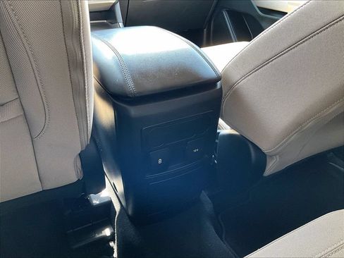 Used 2023 Ford Explorer XLT AWD/4WD image 35
